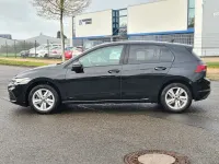 Second-hand VW Golf VIII Life 110 CP (80 kW) 2024 Negru Berlinǎ