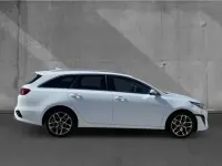 Gebraucht Kia Ceed 141 PS (103 kW) 2022 Cararraweiss Kleinwagen