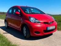 Gebraucht Toyota Aygo 68 PS (50 kW) 2010 Rot Kleinwagen
