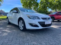 Gebraucht Opel Astra 101 PS (74 kW) 2013 Weiß Limousine