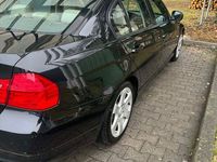 Gebraucht BMW 320 170 PS (125 kW) 2010 Schwarz Limousine
