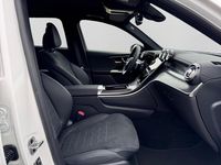 Gebraucht Mercedes GLC300e AMG 197 PS (144 kW) 2026 Unilack polarweiß Limousine