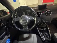 Gebraucht Audi A1 Ambition 122 PS (89 kW) 2011 Rot Kleinwagen