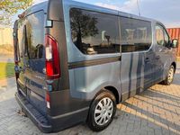 Usado Renault Trafic Expression 145 HP (106 kW) 2017 Azul Monovolume