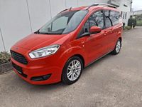 Gebraucht Ford Tourneo Courier Titanium 101 PS (74 kW) 2016 Race red Van / Kleinbus