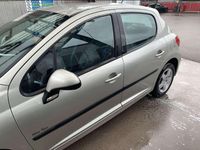 Gebraucht Peugeot 207 95 PS (69 kW) 2008 Silber Kleinwagen