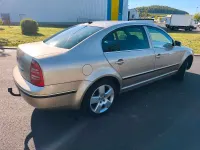 Second-hand Skoda Superb 131 CP (96 kW) 2003 Auriu Berlinǎ