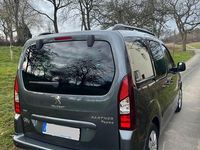 Gebraucht Peugeot Partner Tepee Allure 110 PS (80 kW) 2018 Grau Van / Kleinbus