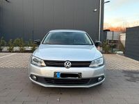 Gebraucht VW Jetta 105 PS (77 kW) 2011 Silber Limousine
