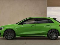 Neu Audi RS3 Comfort 400 PS (294 kW) 2025 Grün (kyalamigrün) Limousine