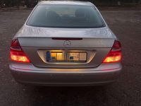 Gebraucht Mercedes E220 Classic 150 PS (110 kW) 2006 Silber Limousine