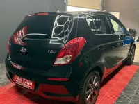 Gebraucht Hyundai i20 Edition 86 PS (63 kW) 2014 Schwarz Kleinwagen