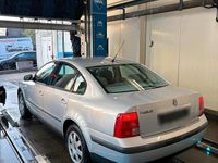 Gebraucht VW Passat 102 PS (75 kW) 2000 Silber Limousine