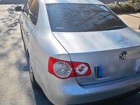 Gebraucht VW Jetta 102 PS (75 kW) 2009 Silber Limousine