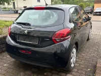 Gebraucht Peugeot 208 Active 82 PS (60 kW) 2017 Schwarz Kleinwagen