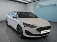 Gebraucht Ford Focus Titanium 125 PS (91 kW) 2023 Weiß Limousine