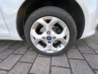 Gebraucht Ford Fiesta Trend 96 PS (70 kW) 2009 Weiß Kleinwagen