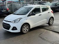 Gebraucht Hyundai i10 Basis 67 PS (49 kW) 2015 Weiß Kleinwagen