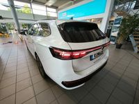 Gebraucht VW Passat R-line 150 PS (110 kW) 2024 Oryxweiß perlmutteffekt Kombi