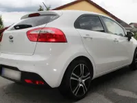 Używany Kia Rio Attract 86 KM (63 kW) 2012 Biały Hatchback