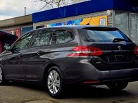 Gebraucht Peugeot 308 Active 120 PS (88 kW) 2016 Grau Kombi
