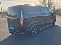 Gebraucht Ford Tourneo 170 PS (125 kW) 2023 Schwarz Van / Kleinbus