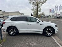 Gebraucht VW Touareg Elegance 231 PS (169 kW) 2023 Pure white SUV
