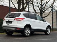 Gebraucht Ford Kuga Titanium 182 PS (133 kW) 2016 Weiß SUV