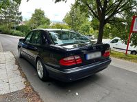 Second-hand Mercedes E200 163 CP (119 kW) 2001 Albastru Berlinǎ