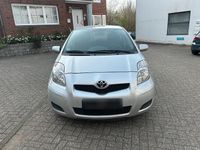 Gebraucht Toyota Yaris 69 PS (50 kW) 2011 Silber Kleinwagen