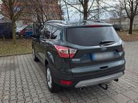 Gebraucht Ford Kuga 179 PS (131 kW) 2018 Grün SUV