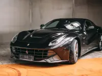 Second-hand Ferrari F12 735 CP (540 kW) 2016 Negru Coupe