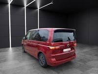 Gebraucht VW Multivan Life 150 PS (110 kW) 2025 Fortanarot metallic Van