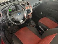 Gebraucht Ford Fiesta Ambiente 60 PS (44 kW) 2007 Rot Kleinwagen