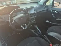 Gebraucht Peugeot 208 70 PS (51 kW) 2017 Weiß Kleinwagen