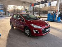 Gebraucht Peugeot 308 Access 98 PS (72 kW) 2012 Rot Limousine