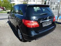 Gebraucht Mercedes B180 122 PS (89 kW) 2012 Schwarz Kleinwagen