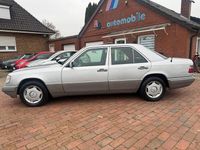 Gebraucht Mercedes E220 150 PS (110 kW) 1995 Grau Limousine