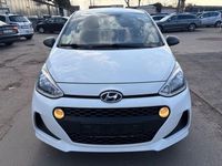 Gebraucht Hyundai i10 67 PS (49 kW) 2017 Weiß Kleinwagen