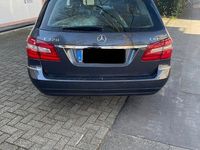 Gebraucht Mercedes E220 Elegance 170 PS (125 kW) 2011 Schwarz Limousine