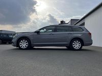 Gebraucht VW Passat 150 PS (110 kW) 2022 Mondsteingrau Kombi