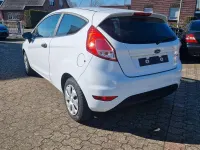 Gebraucht Ford Fiesta Ambiente 60 PS (44 kW) 2017 Weiß Kleinwagen