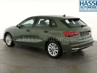 Neu Audi A3 Ambiente 150 PS (110 kW) 2025 Distrikt grün metallic Limousine