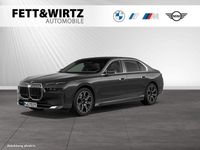 Gebraucht BMW 750e 489 PS (359 kW) 2024 Sophistograu brillanteffekt Limousine