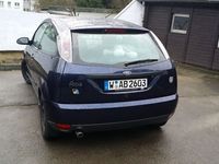 Usata Ford Focus 101 CV (74 kW) 2000 Blu Utilitaria