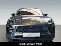 Gebraucht Porsche Macan Turbo 441 PS (324 kW) 2021 Vulkangraumetallic SUV