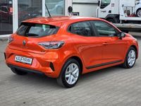 Ny Renault Clio V Evolution 143 HK (105 kW) 2026 Orange Sedan