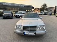 Gebraucht Mercedes E200 136 PS (100 kW) 1995 Silber Limousine