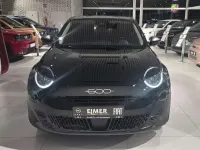 Neu Fiat 600 101 PS (74 kW) 2025 Schwarz SUV