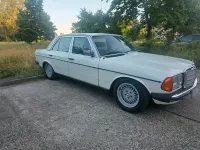 Gebraucht Mercedes 200 60 PS (44 kW) 1979 Weiß Limousine